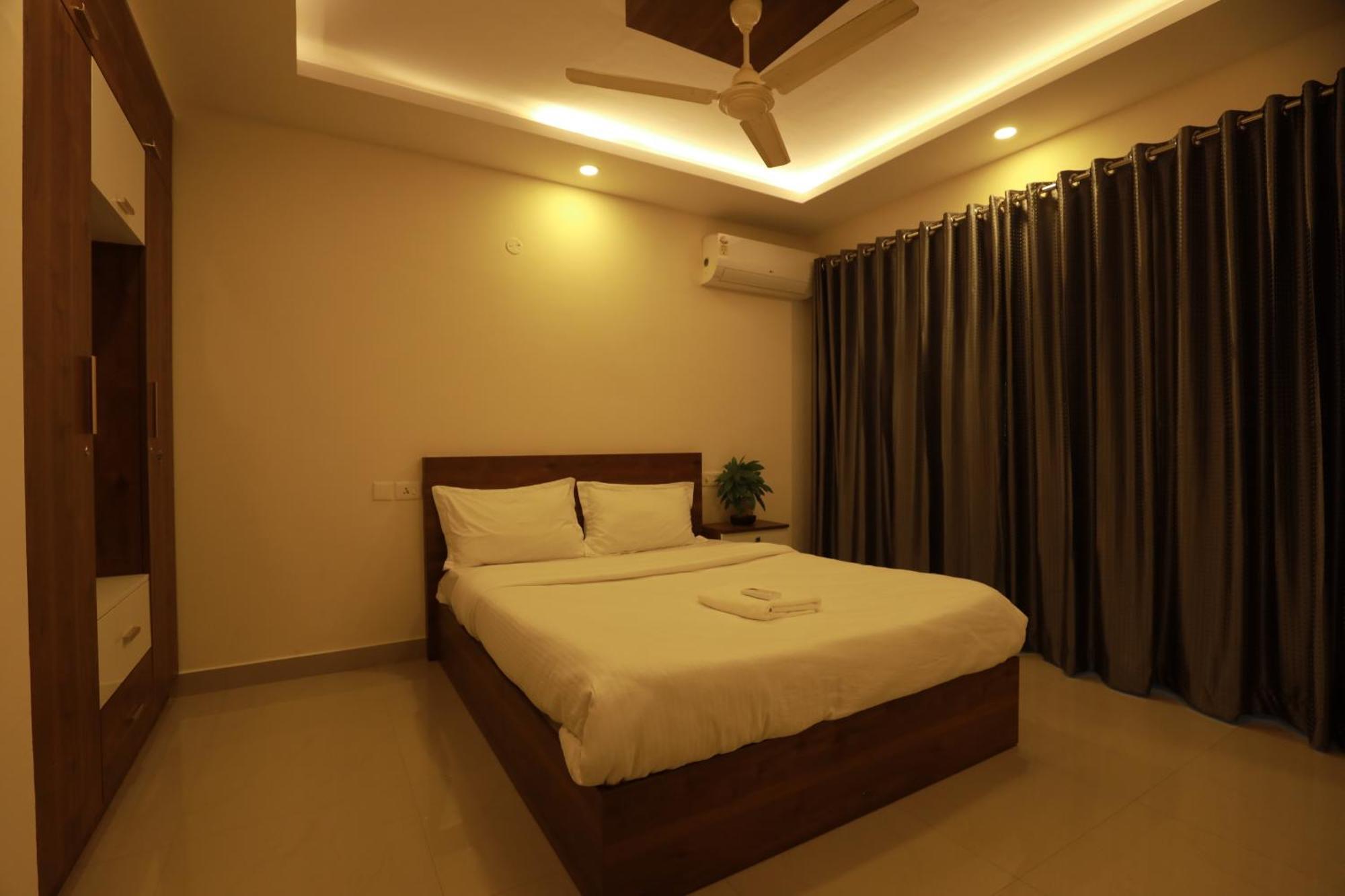 Lavender Airport Suite Nedumbassery Room photo