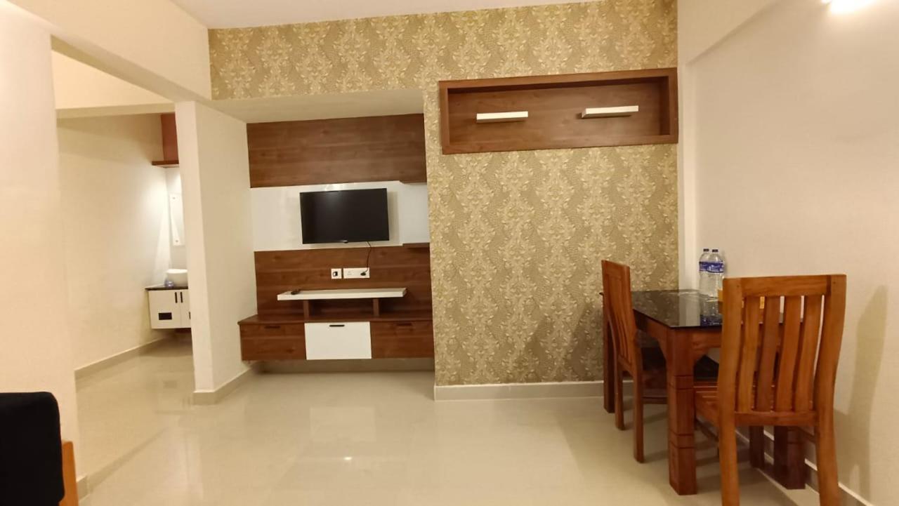 Lavender Airport Suite Nedumbassery Room photo